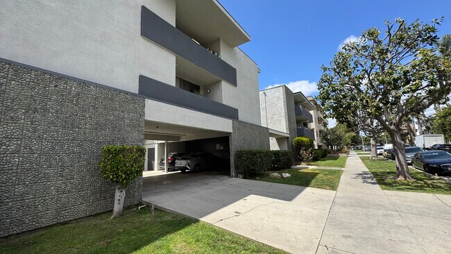 Foto del edificio - 1835 S Bentley Ave