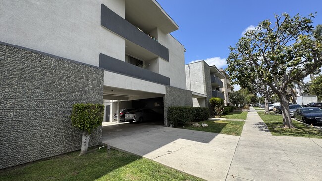 Building Photo - 1835 S Bentley Ave