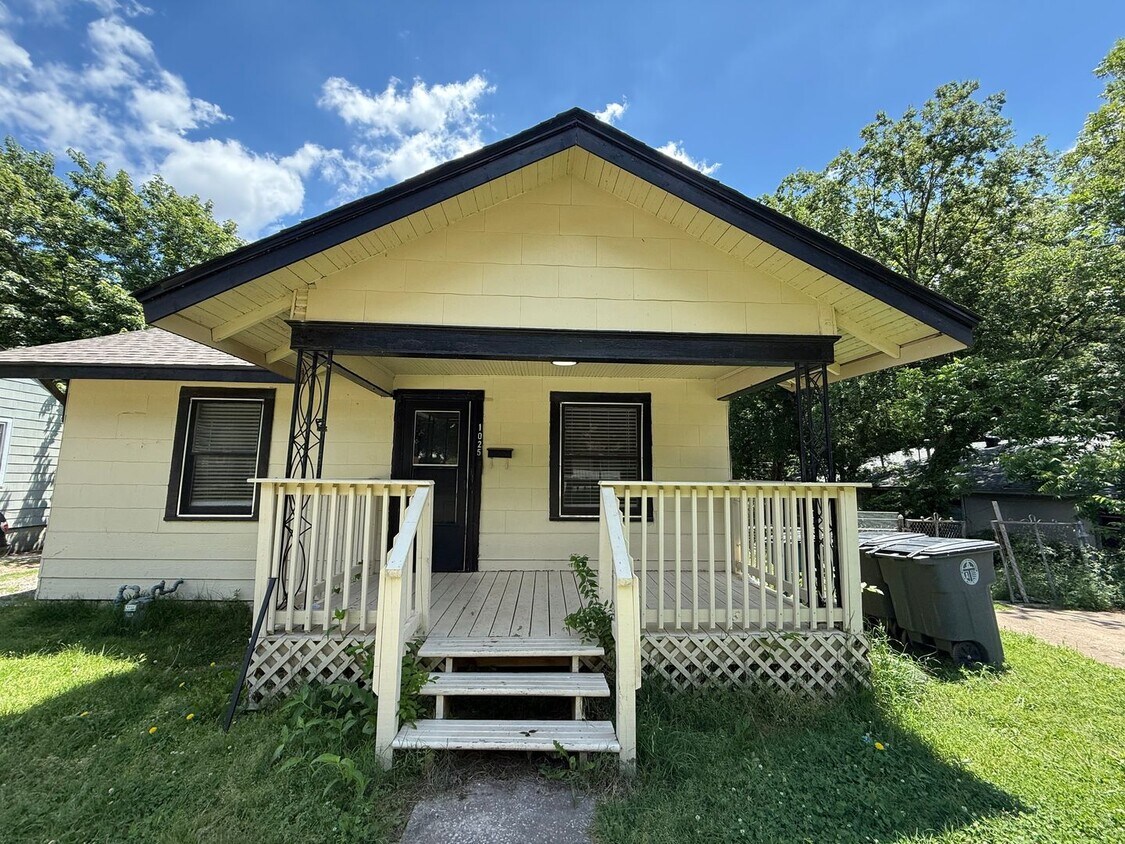 Primary Photo - New paint/ hardwood floors 3BD 1 BA