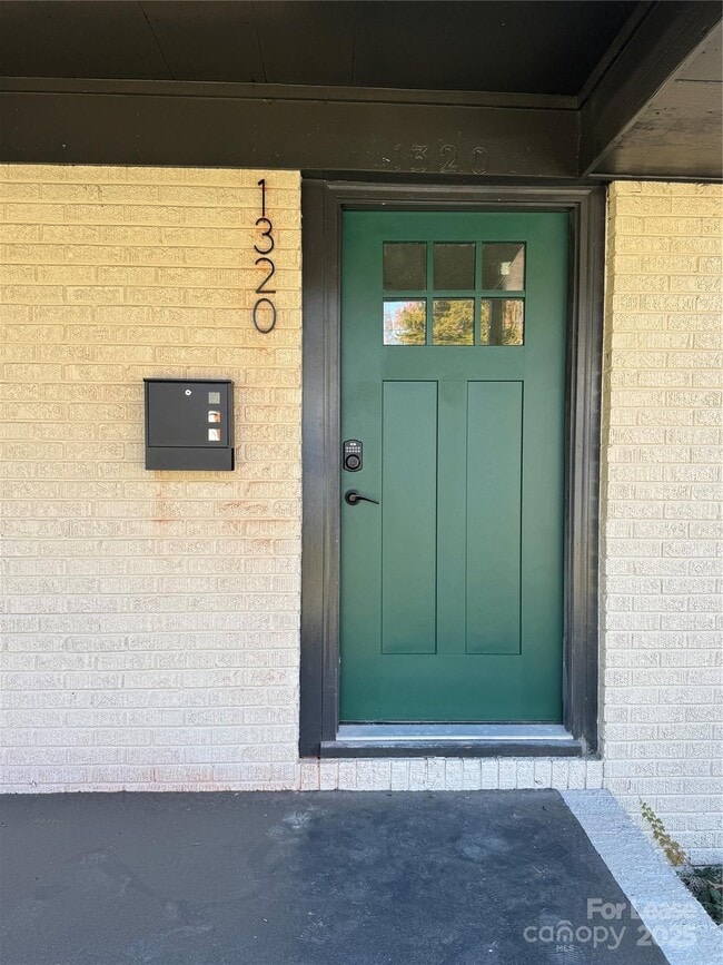 Building Photo - 1320 Anderson St