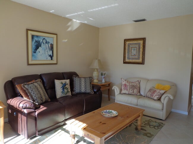 Building Photo - 1168 Amaryllis Ct