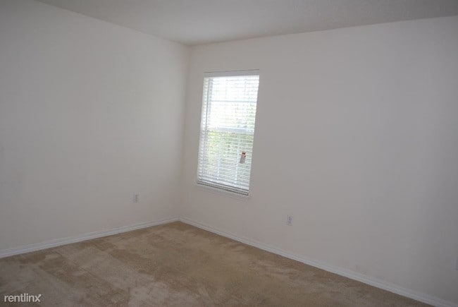 Building Photo - 13509 Warren Dr