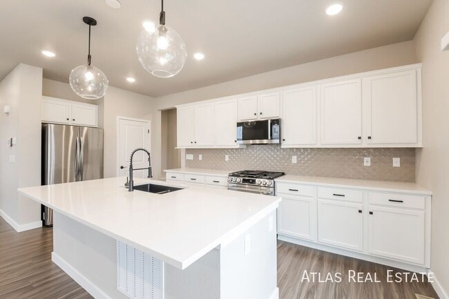 Building Photo - 4775 Ambrose Pl