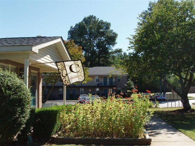 Building Photo - 600 Camelot Private Dr