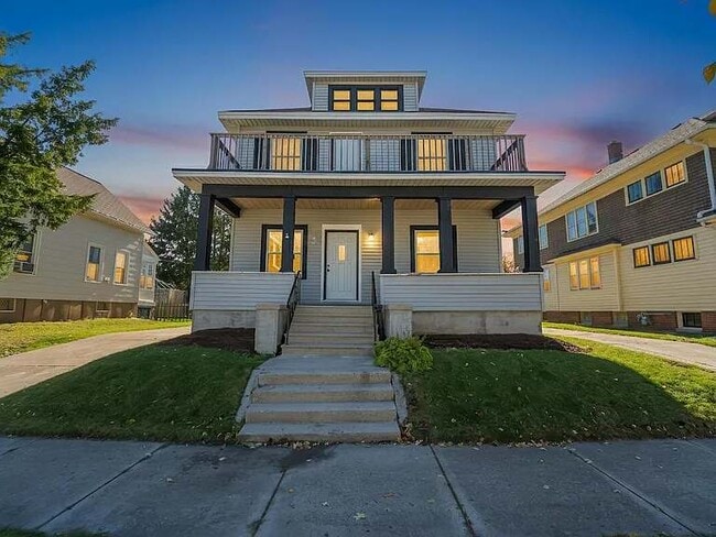 Building Photo - 1227 Bluff Ave