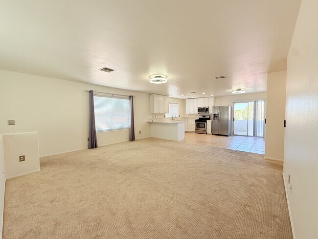 Building Photo - AVAILBLE NOW!! Beautifully Updated 3 Bedro...