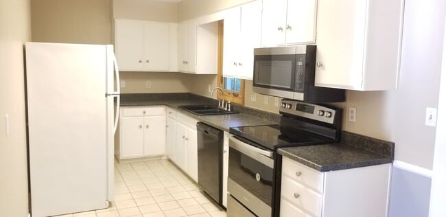 Building Photo - Now Leasing for May 2026!