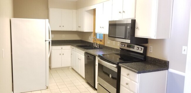 Foto del edificio - Now Leasing for May 2026!