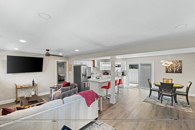 Foto del edificio - 7520 Sterling Dr