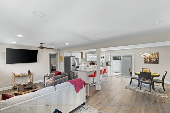 Building Photo - 7520 Sterling Dr