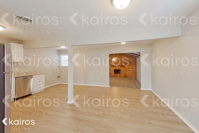 Building Photo - 4922 Parker St