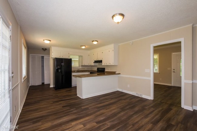 Building Photo - 2212 Tuxedo Rd
