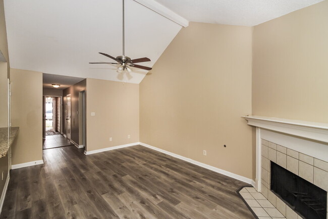 Building Photo - 1604 Marie Rd