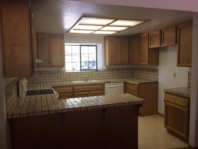 Building Photo - Cute home in Quiet neighborhood in Lake of...