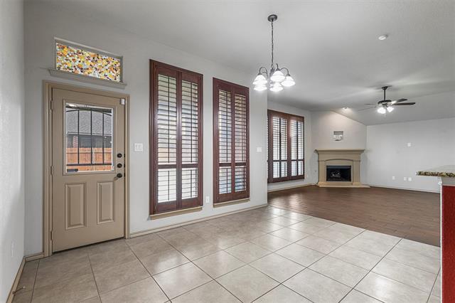 Foto del edificio - 5345 Thornbush Dr