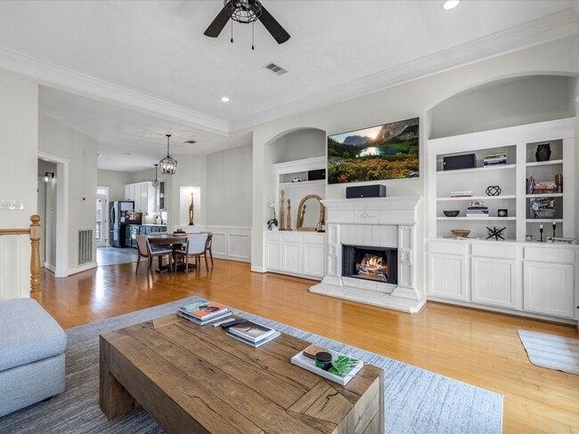 Building Photo - 403 E 25th St