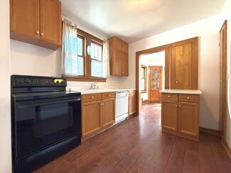 Building Photo - 1440 S 90th St