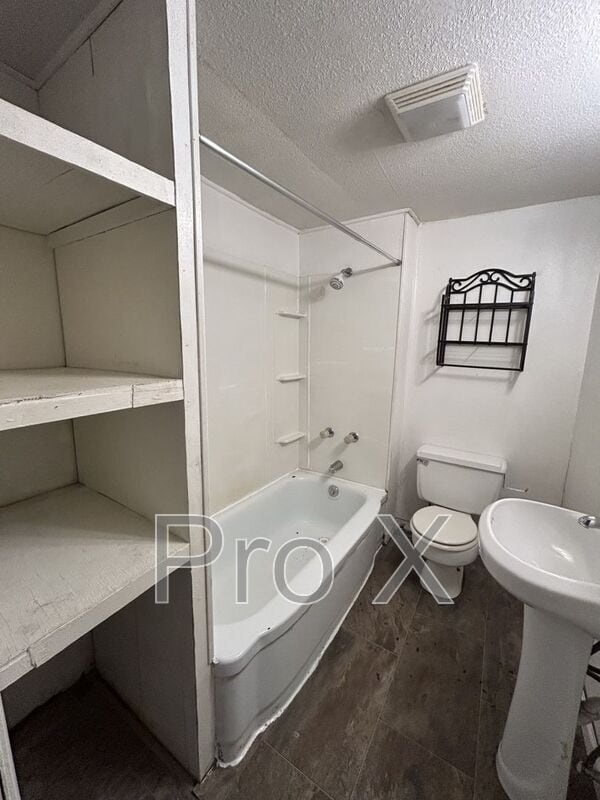 Foto del edificio - 1011 E 14th St