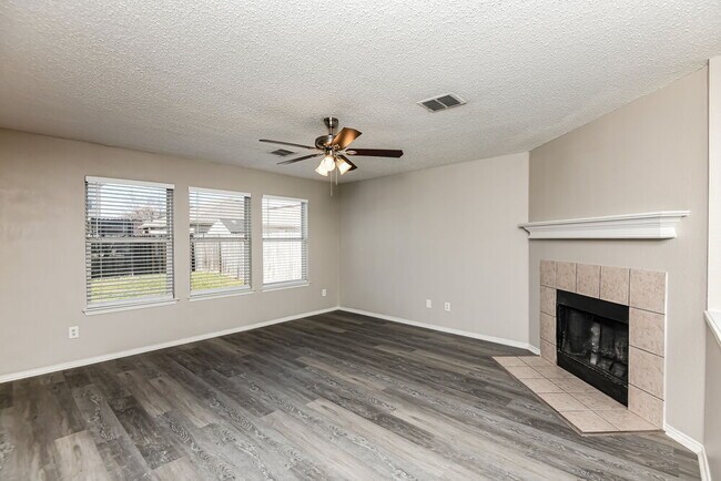 Foto del edificio - 3340 Chapel Ridge Way