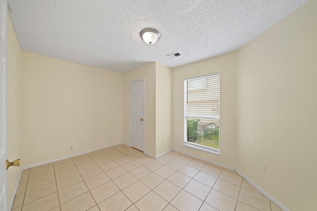 Foto del edificio - 6319 Southwood Ct N