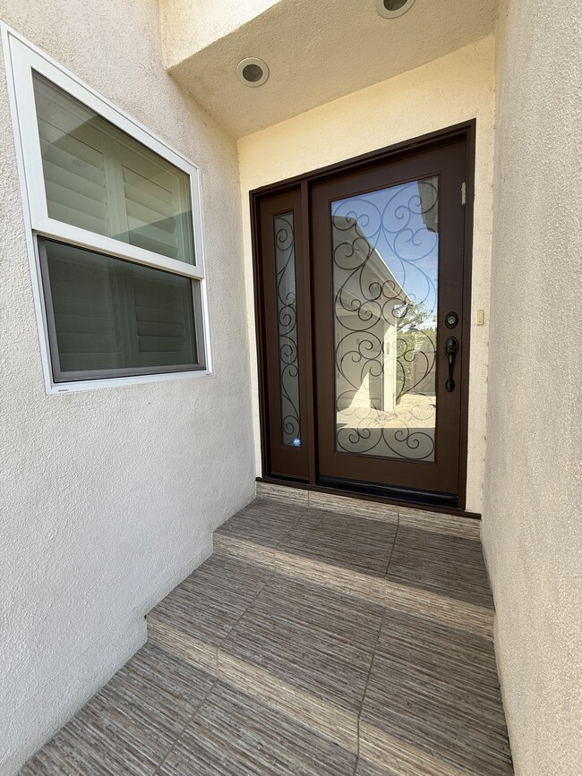 Building Photo - 5906 Graves Ave