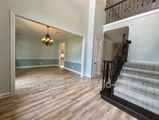 Building Photo - 2417 Creekside Cir S