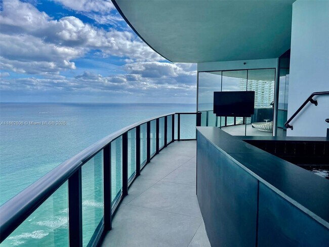 Building Photo - 18555 Collins Ave