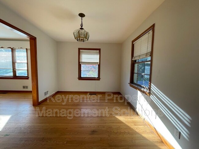 Building Photo - 908 Belmore Ave