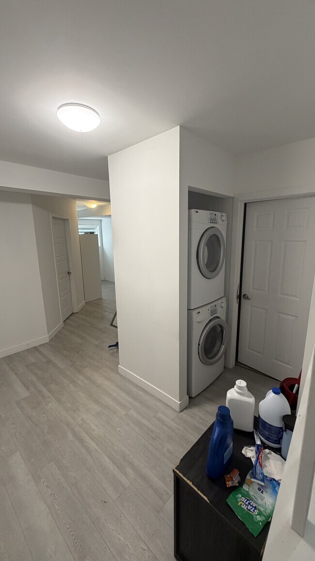 Building Photo - Spacious 4 Bedrooms apartment for rent - all inclusive and fully furnished