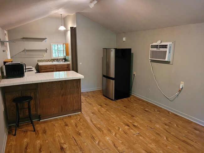 Building Photo - 608 N 30th St