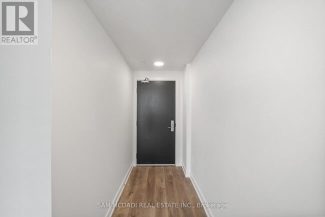 Building Photo - 3009-3009 Novar Rd