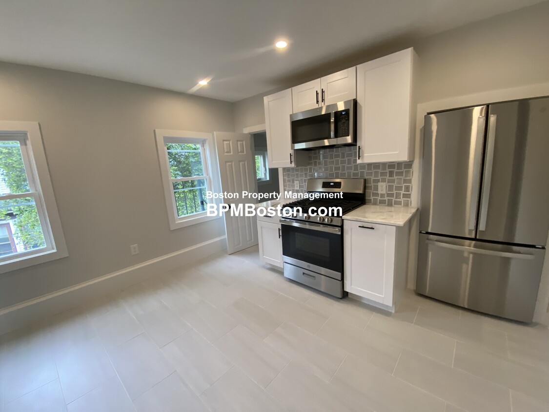 Primary Photo - 106 Glenway St