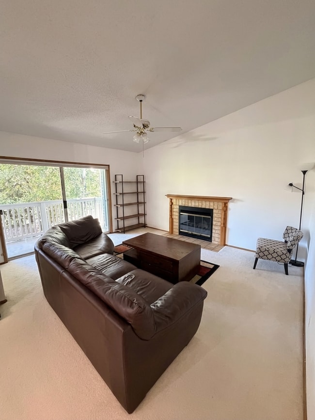 Photo - 10837 SE 172nd St (Renton, WA) Apartment