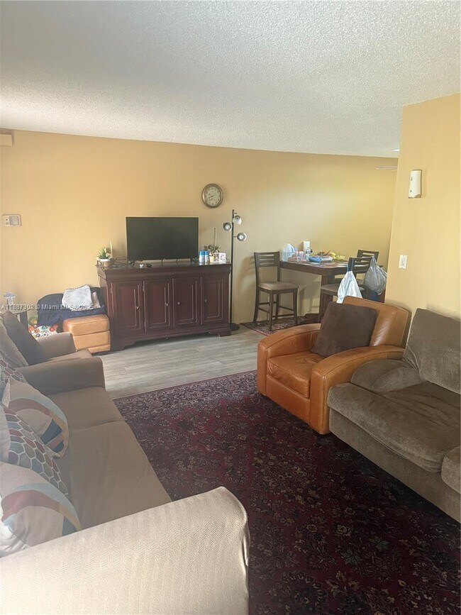 Foto del edificio - 2061 NW 56th Ave