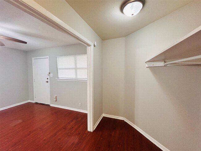 Foto del edificio - 8803 Timberside Dr