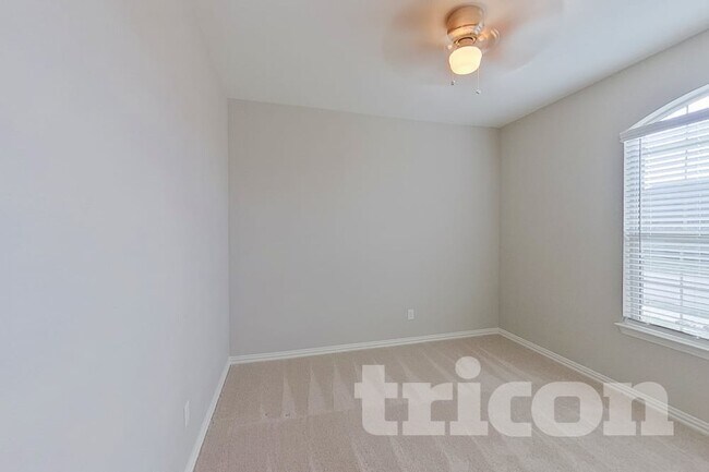 Foto del edificio - 235 Jenkinson Dr