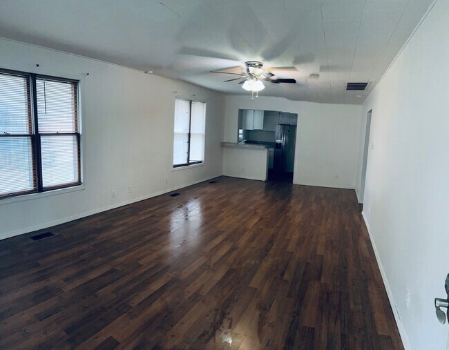 Building Photo - 1204 N 8th St