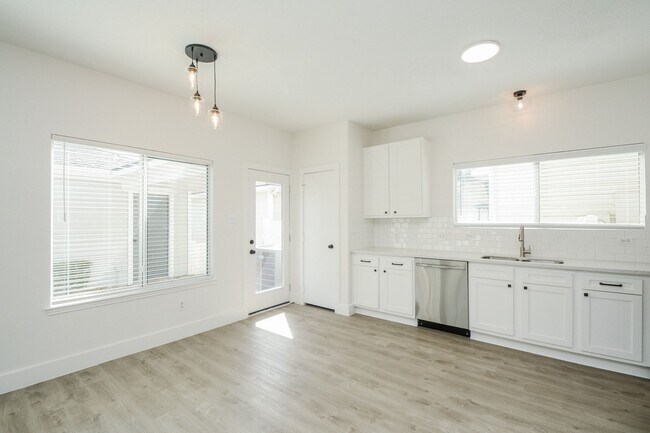 Building Photo - 9939 Farrell Dr