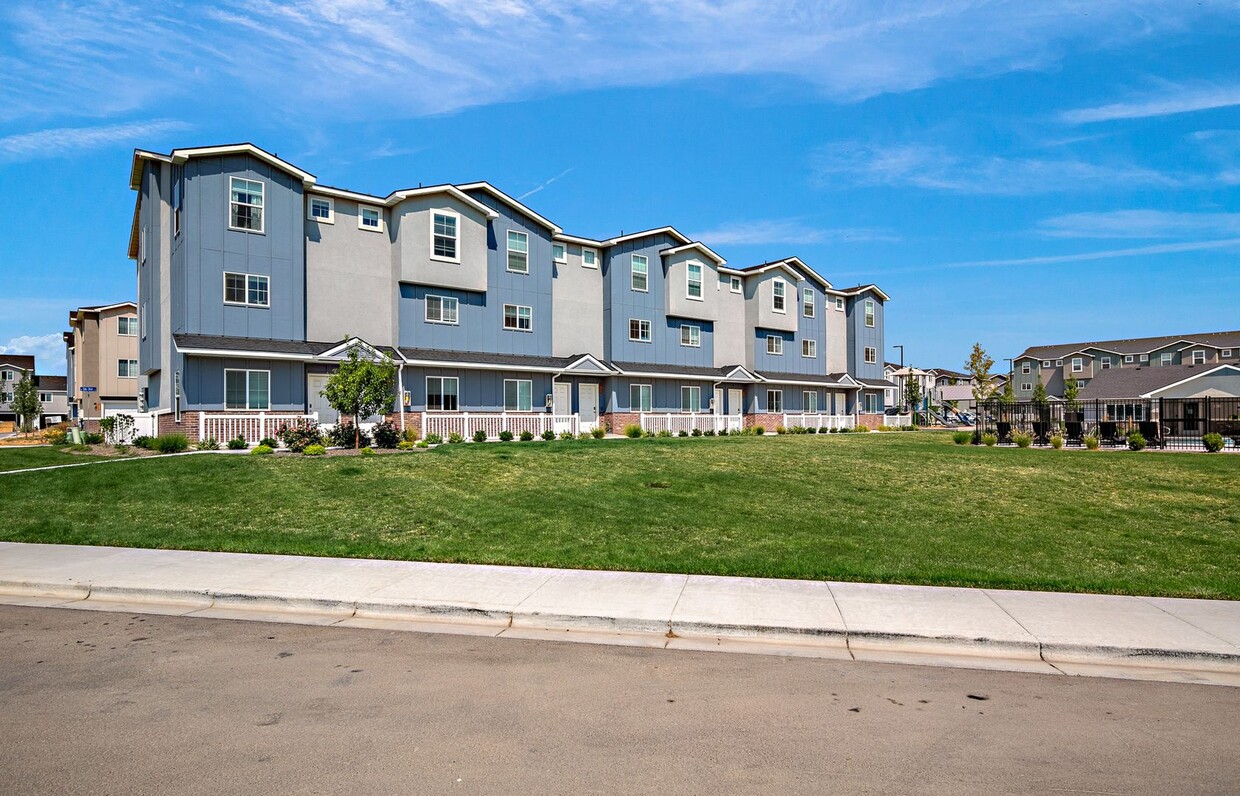 Primary Photo - Gorgeous 3-Story Payton Model Townhomes in...