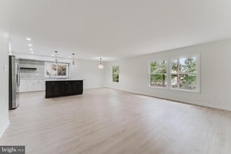 Building Photo - 7107 Sontag Way