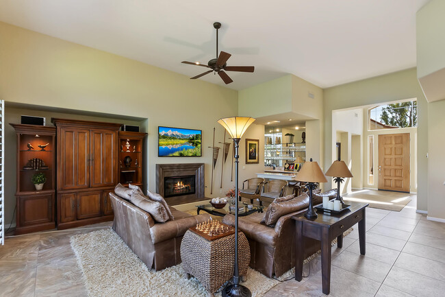 Building Photo - 777 Arrowhead Dr