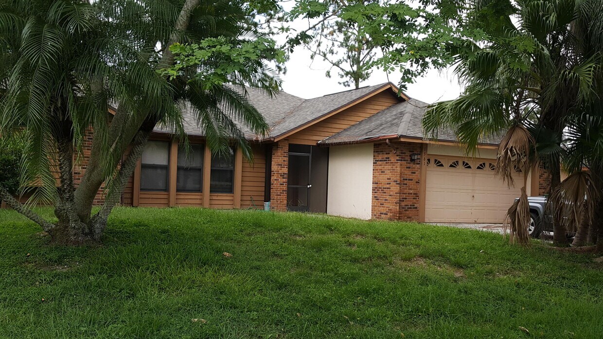 Foto principal - 1561 SE Sutton St