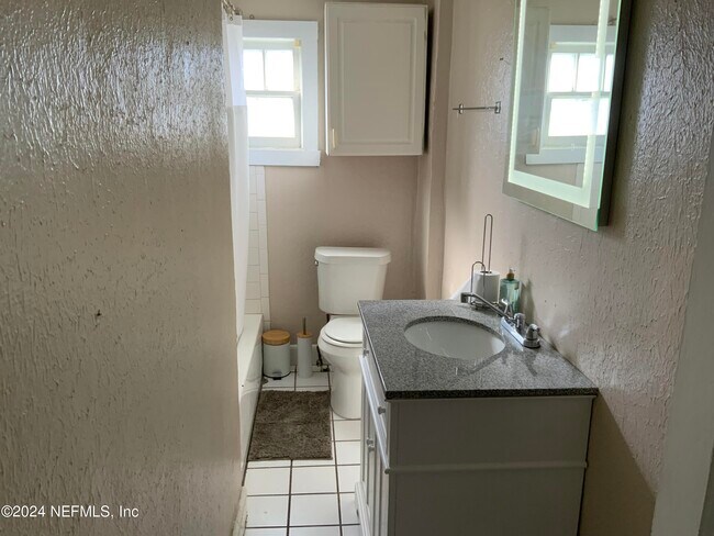 Building Photo - 1509 Twigg St