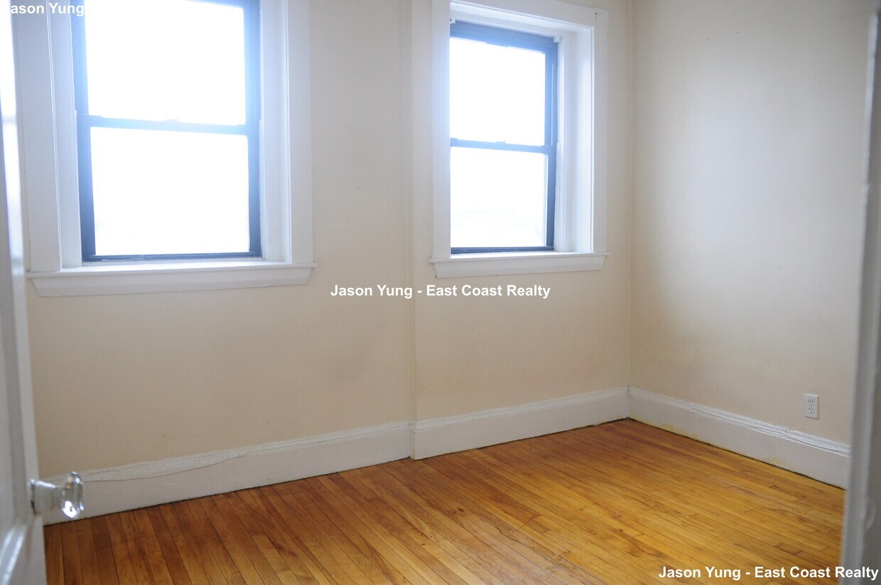 Primary Photo - 1212 Commonwealth Ave