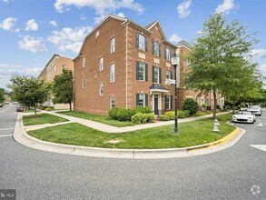 Building Photo - 423 Parkview Ave