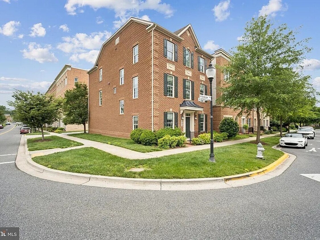 Foto principal - Spacious 4BR House in Gaithersburg