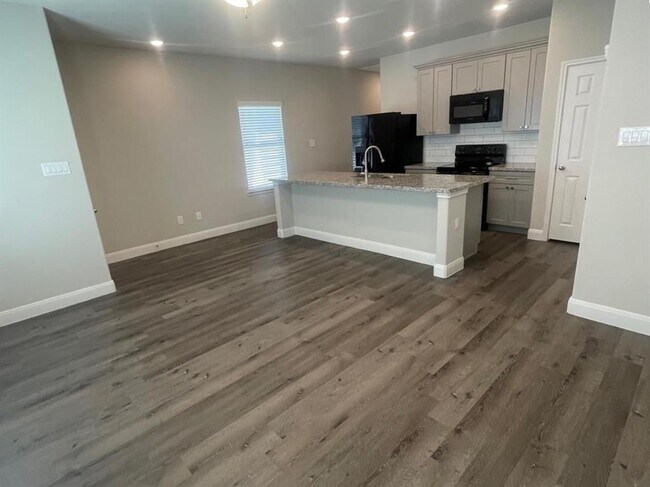 Foto del edificio - 16890 Glenheath St