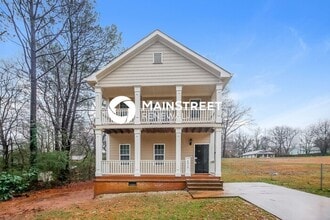 Building Photo - 2412 Lakewood Ave