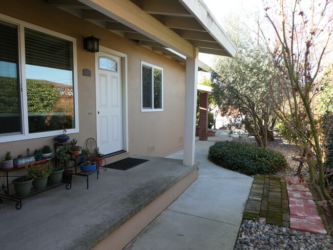 Building Photo - 972 Rose Ave