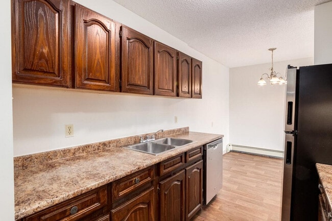 Building Photo - Applewood Village